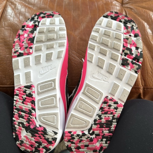Nike shoes size women’s 9.5 - Picture 5 of 7